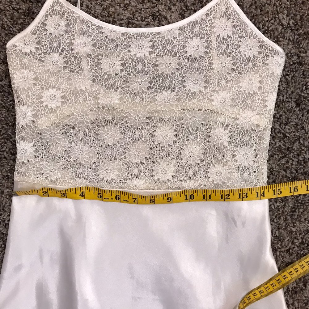 Vintage Jones New York White Lace and Satin Chemise Nightgown - Picture 11 of 11
